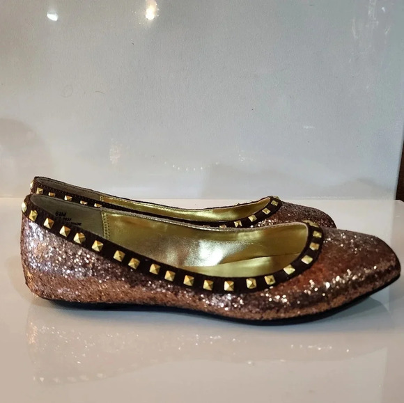 Nicole Miller bronze flats perfect for adding sparkle to any outfit Size 6.5 - Picture 1 of 7